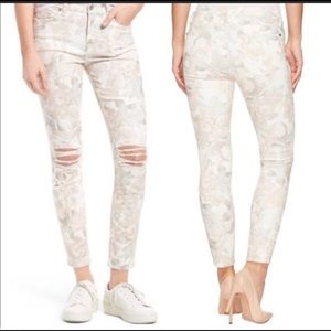 7 For All Mankind Neutral Floral jeans. Size 25